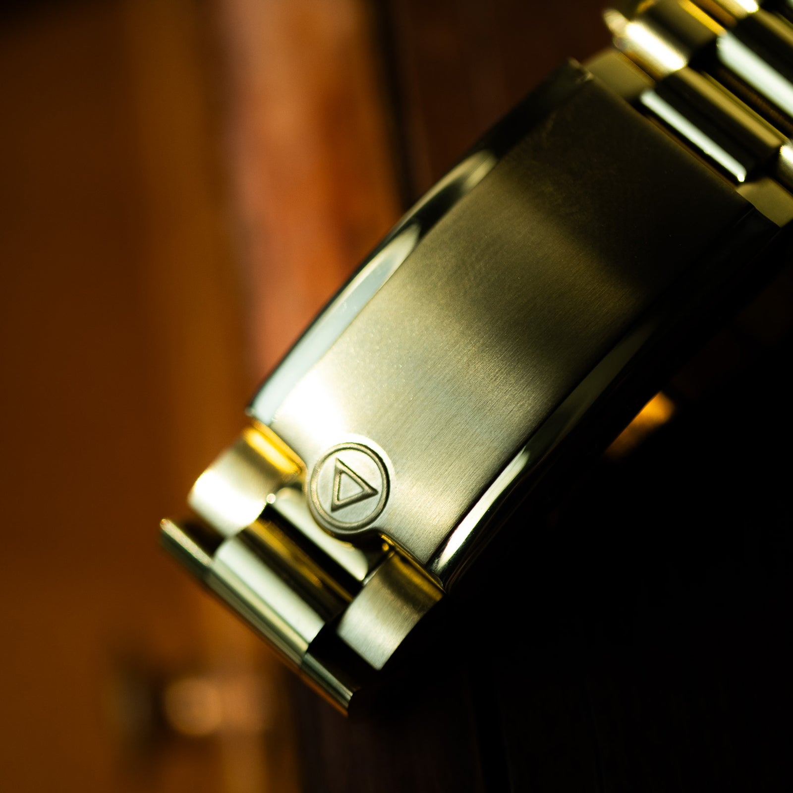 WMT Watches Hong Kong | Cabochon – Arabic Numerals Gold Plating