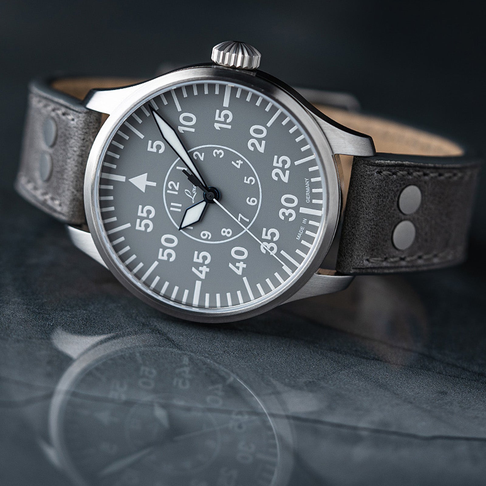 Laco Watches Hong Kong Pilot Basic Aachen Grau 42 862159 Crown Hour laco-watches-hong-kong-pilot-basic-aachen-grau-42-862159-crown-hour